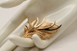 Vintage Crown Trifari Gold Leaf Brooch Textured Signed 2.25"